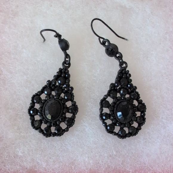 Jewelry - Elegant Black Beaded Earrings